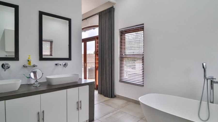 5 Bedroom Property for Sale in Klein Zevenwacht Western Cape